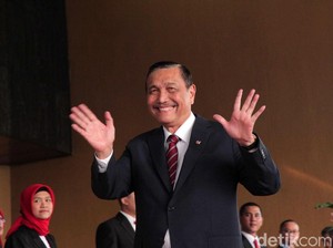 Tugas Baru Urus Minyak Goreng Bagi Luhut Tuai Pujian dan Sindiran