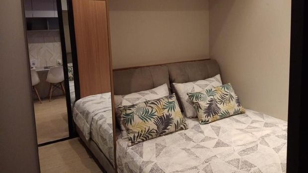Apartemen ini memiliki 2 kamar tidur.