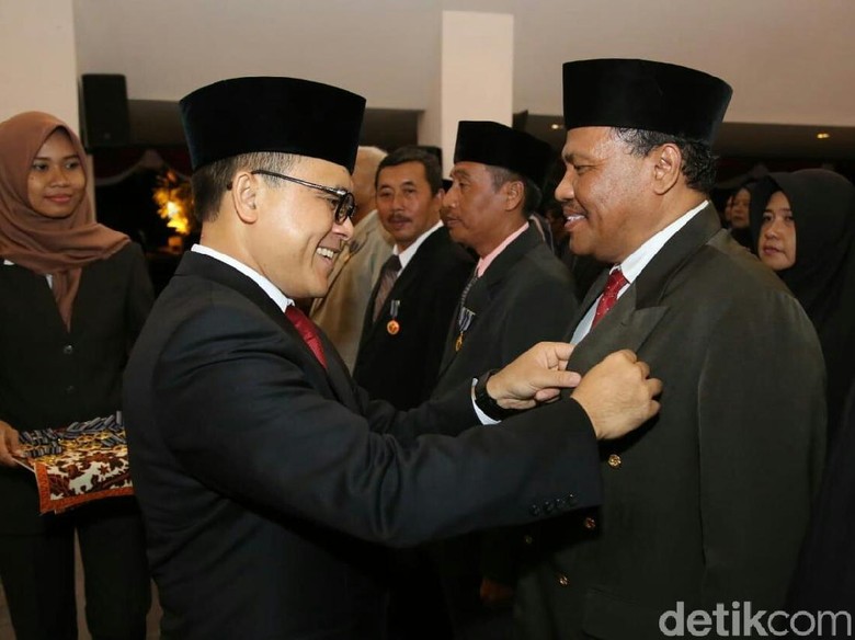 315 ASN Banyuwangi Raih Penghargaan Satyalancana Karya Satya 2019 315 ASN Banyuwangi Raih Penghargaan Satyalancana Karya Satya 2019