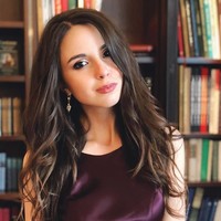 Sebagai salah satu dari seorang polisi wanita, ia juga pernah diserang oleh komplotan pemabuk saat sedang berpatroli. Rekanku mencoba menangani penyerang, sementara pemabuk yang lain berusaha menganiaya masyarakat lainnya. Aku berusaha untuk menangkapnya, tapi karena tubuhnya lebh besar dua sampai tiga kali dari tubuhku, ia dengan mudah menyerang diriku. Dia mendorongku ke samping dan merobek lencanaku, katanya. Foto: dok. Instagram @daria___b