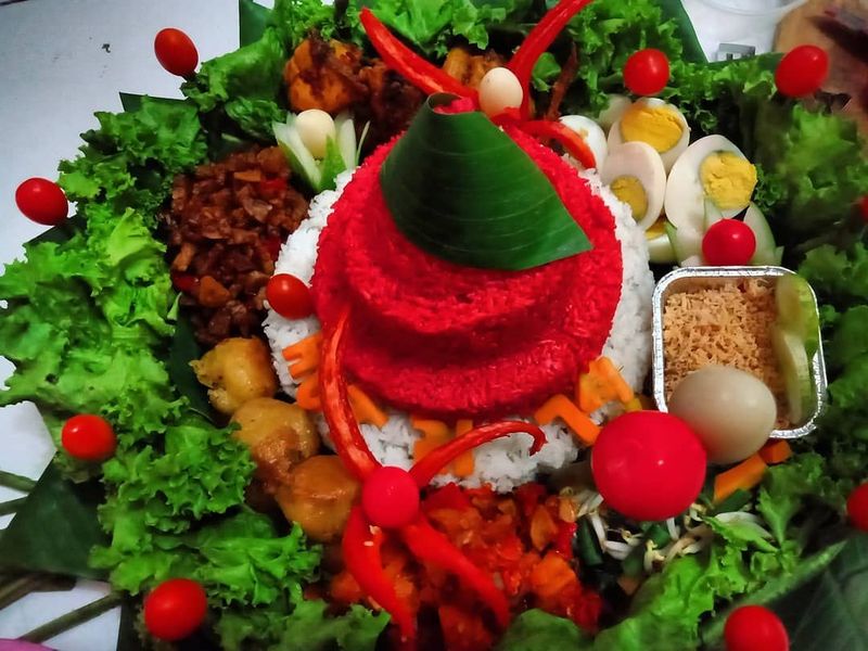 nasi tumpeng