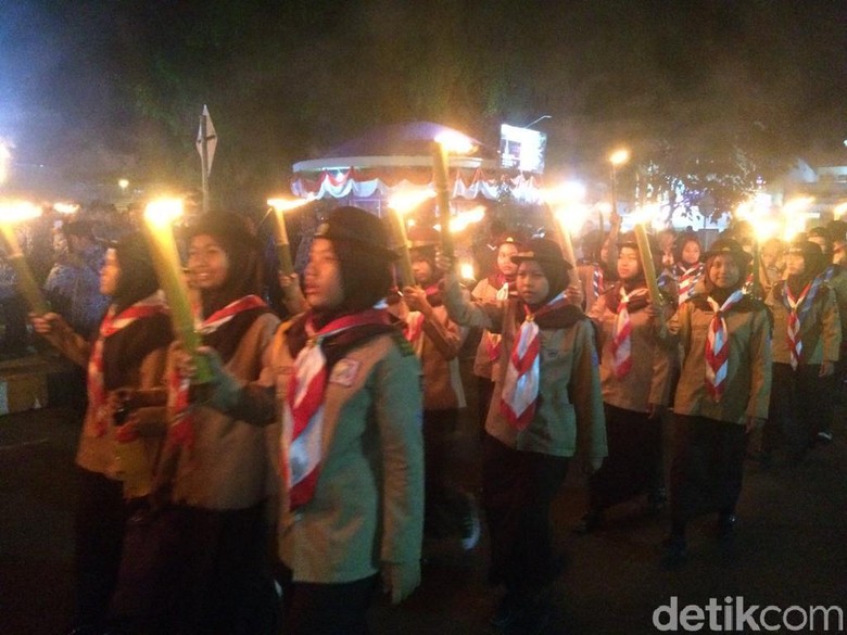 Jelang HUT RI, Warga Ciamis Gelar Pawai Obor