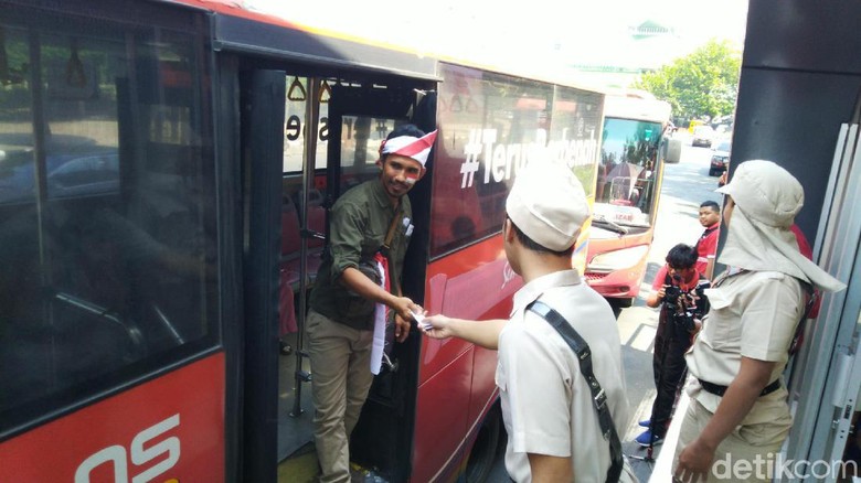 Cihuy! Naik Bus Trans Semarang Besok Cuma Bayar Rp 74 Cihuy! Naik Bus Trans Semarang Besok Cuma Bayar Rp 74