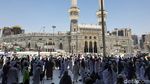 Salat Jumat di Bawah Panas 42 Derajat