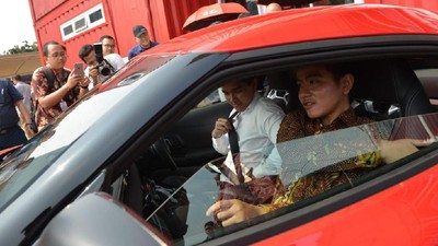 Momen Gibran-Kaesang Menjajal Supra Saat Intip Pabrik Toyota