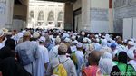 Salat Jumat di Bawah Panas 42 Derajat