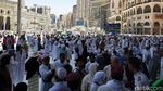 Salat Jumat di Bawah Panas 42 Derajat