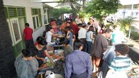 Kelompok ibu-ibu ini juga tak mau kalah saat ikuti lomba memasak. Satu meja dibuat satu kelompok berisikan 4 orang. Foto: Istimewa