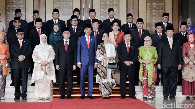 Di sidang tahunan 2019, Iriana Jokowi tampil ayu dalam balutan kebaya model baju kurung yang dipadu batik motif parang. (Foto: Andhika Prasetya/detikcom)
