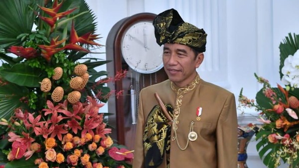 Melihat Lebih Dekat Baju Adat Sasak yang Dipakai Jokowi