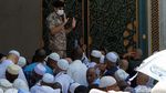 Salat Jumat di Bawah Panas 42 Derajat
