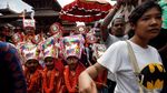 Lucunya Kostum Anak-anak Nepal di Festival Gaijatra