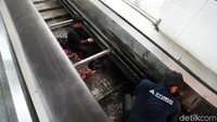 Hal itu dilakukan karena eskalator sudah lama tidak beroperasi.