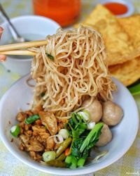 Di Menteng Bisa Jajan Sop Buntut hingga Gado-gado yang Juara Enaknya