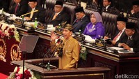 Jokowi menyampaikan pidato kenegaraan di hadapan pimpinan dan anggota DPD dan DPR.