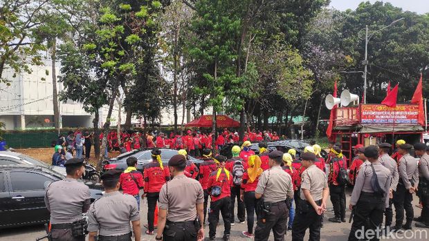 Tolak Revisi UU Ketenagakerjaan, Kasbi: Buruh Semakin Dirugikan
