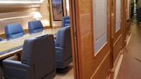 Berapa harganya? Anda harus merogoh kocek sedalam Rp 398,8 atau sebesar USD 28 juta untuk mendapatkan pesawat 747-400 modifikasi ini. Harga tersebut sebanding karena baru memiliki 16.332 jam terbang (Controller)