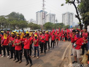 Tolak Revisi UU Ketenagakerjaan, Kasbi: Buruh Semakin Dirugikan