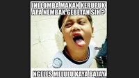 Sering kali kerupuk yang mau dimakan malah ngeles atau meleset dari mulut kita. Mirip seperti gebetan ya kalau mau ditembak? Foto: Istimewa