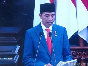 Jokowi Pamer Pengangguran Turun, Kemiskinan Terendah dalam Sejarah
