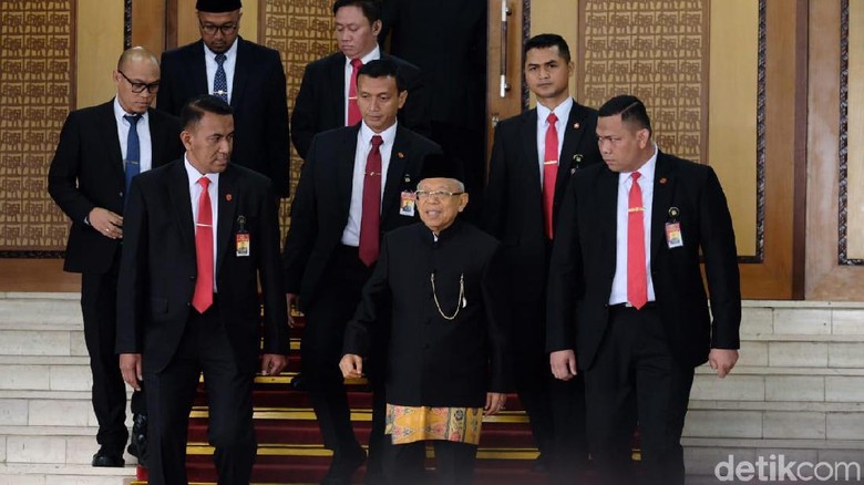 Sandiaga Duduk di Sebelah Maruf: Ganteng Banget Pakai Baju Betawi Sandiaga Duduk di Sebelah Maruf: Ganteng Banget Pakai Baju Betawi