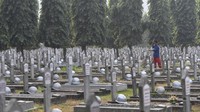 Pemeliharaan dan kebersihan makan terus dilakukan petugas.