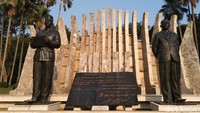 74 Tahun silam, Naskah Proklamasi dibacakan Ir Sukarno pada 17 Agustus 1945 di depan rumahnya pukul 10.00 WIB pagi. Tempat itu sekarang jadi Taman Proklamator (Masaul/detikcom)