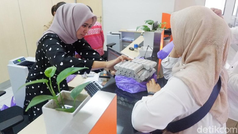 Pasutri di Wonosobo Daftar Haji dengan Tabungan Uang Koin Pasutri di Wonosobo Daftar Haji dengan Tabungan Uang Koin