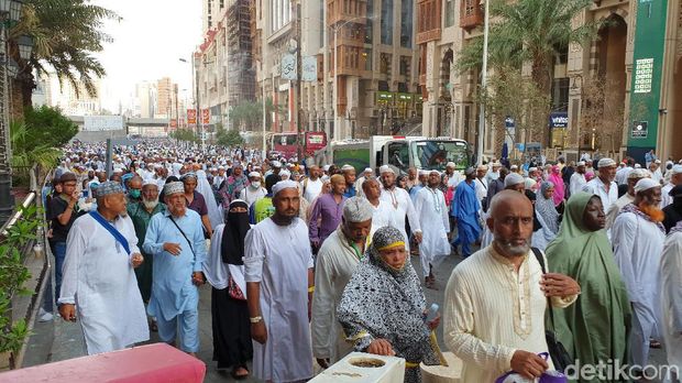 Mau Salat Jumat, Jemaah Sesaki Masjidil Haram Sejak Pagi