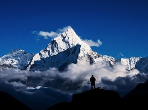 Mau Naik Gunung Everest? Jangan Bawa Plastik Sekali Pakai!