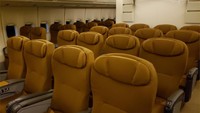 Pesawat ini masih memiliki jumlah kursi yang cukup banyak, yaitu sejumlah 85 buah, sebagai perbandingan, US Air Force One hanya memiliki kursi sebanyak 70 buah (Controller)  