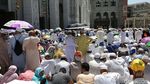 Salat Jumat di Bawah Panas 42 Derajat