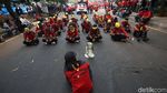 Massa Buruh Gelar Aksi Demonstrasi di Kawasan DPR
