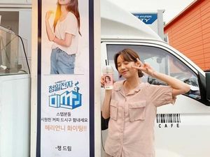 So Sweet! Hyeri Dapat Kiriman Coffee Truck dari Rose Blackpink