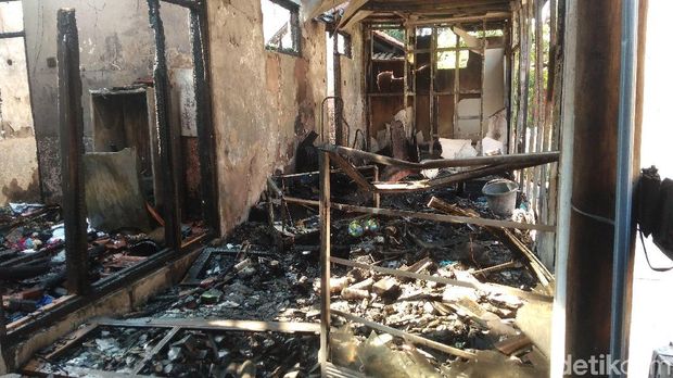 Ditinggal ke Lamaran, Ruko Elektronik di Cirebon Hangus Terbakar