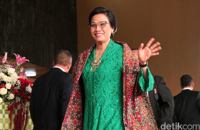 Hadir dalam inspirasi kutubaru, kebaya brokat tersebut dinamai Didiet Kebaya Hijau Nusantara. Hijau melambangkan alam sehingga mengajak kita kembali ke akar budaya. Pesannya, agar kita menjadi manusia Indonesia seutuhnya dengan nilai kebaikan dan menjunjung tinggi budaya, ujar Didiet kepada Wolipop. (Foto: Lamhot Aritonang/detiknews)