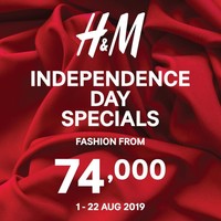 H&M selalu memperingati Hari Kemerdekaan dengan memberikan diskon. Tahun ini, sejumlah item dipotong harga Rp 74 ribu hingga 22 Agustus. Foto: Twitter