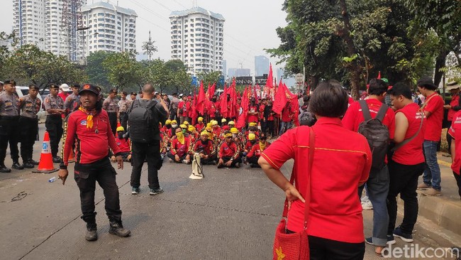 Demo di DPR, Buruh Minta Bertemu dengan Puan