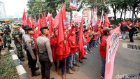 Sebelumnya diberitakan, Gerakan Buruh Bersama Rakyat (GEBRAK) berencana melakukan demonstrasi penolakan revisi Undang-Undang Ketenagakerjaan No 13 Tahun 2003. Aksi rencananya digelar di depan Gedung DPR/MPR, Senayan, Jumat (16/8/2019).