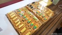 Kuma: Merasakan Sensasi Gurih Cheese Toast Rainbow yang Mulur Kekinian