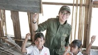 Ketua CT Arsa Foundation, Anita Ratnasari Tanjung bersama tim, bergerak ke pelosok Nusantara dalam mengisi kemerdekaan Indonesia ke-74. (Instagram @anita_chairultanjung dan @ctarsafoundation)