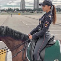 Daria dijuluki sebagai perwira polisi wanita paling cantik Rusia. Namanya semakin populer sejak dirinya berpartisipasi dalam acara TV. Foto: dok. Instagram @daria___b