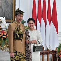 13 Foto Penampilan Jokowi Saat Kenakan Baju Adat Berbagai Daerah