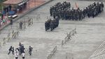 Tentara China Latihan di Perbatasan Hong Kong, Ada Apa?