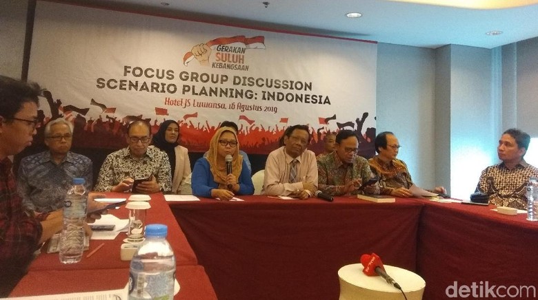 Mahfud Md Sebut Ada Ponpes yang Larang Nyanyi Lagu Indonesia Raya Mahfud Md Sebut Ada Ponpes yang Larang Nyanyi Lagu Indonesia Raya