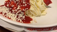 Tampilan makanan dibuat berbeda karena menyerupai bentuk makanan lain. Hal ini jadi tren layaknya es krim mirip spaghetti! Foto: Istimewa