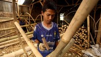Pesanan yang meningkat tentunya menambah pundi-pundi rezeki para perajin pohon pinang tersebut. Satu pohon pinang dijual dengan harga Rp. 500 ribu hingga Rp 800 ribu rupiah.