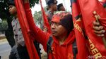 Massa Buruh Gelar Aksi Demonstrasi di Kawasan DPR