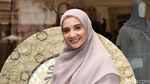Cerita Zaskia Sungkar Soal Hobi Menembaknya