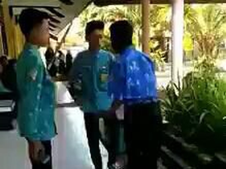 Viral Video Pelajar Banyuwangi Dibully Lalu Dianiaya Temannya